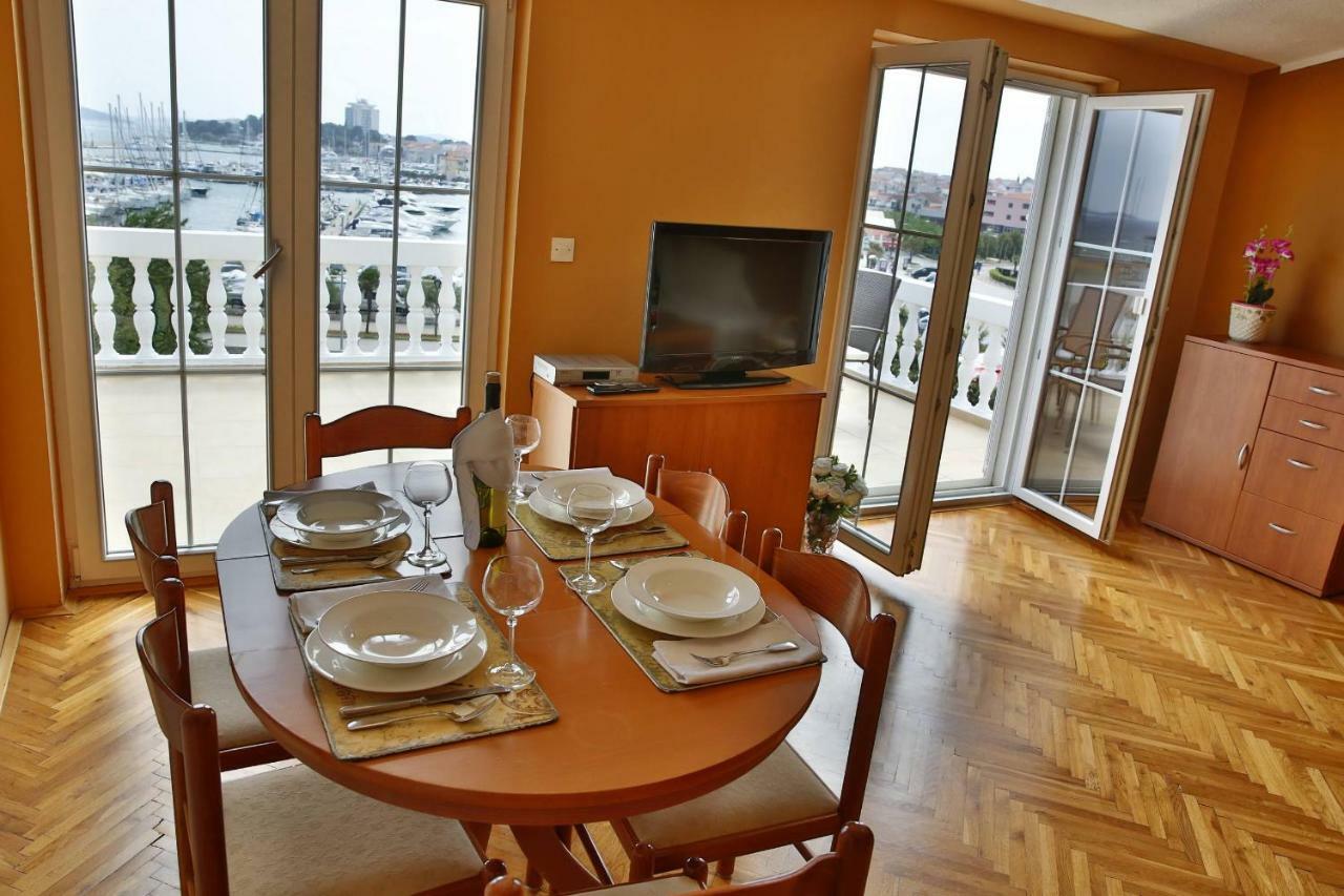 Apartment And Rooms Villa Kolonada Vodice Exterior foto